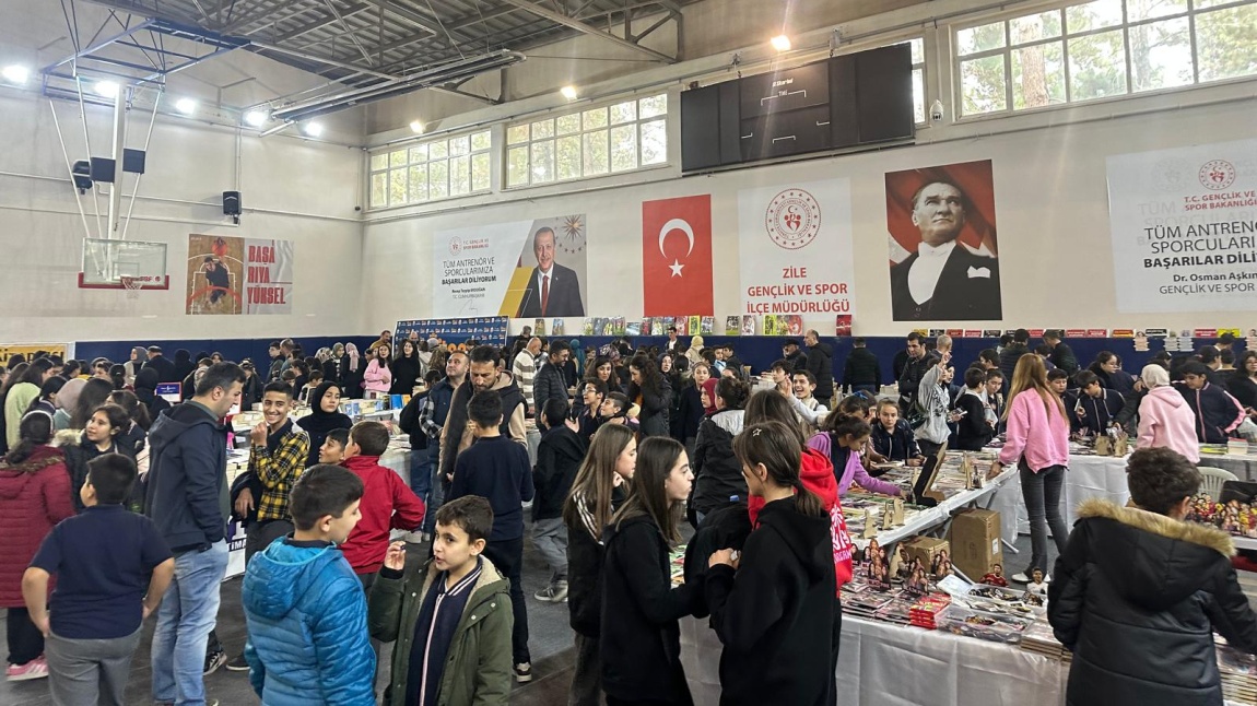 Öğrencilerimiz Zile Kitap Günleri’ne Katıldı